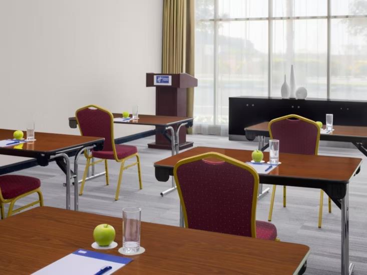 Holiday Inn Express Dubai Jumeirah
