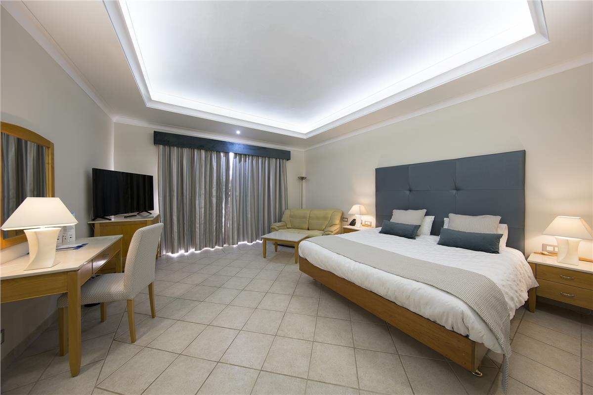 PARADISE BAY RESORT