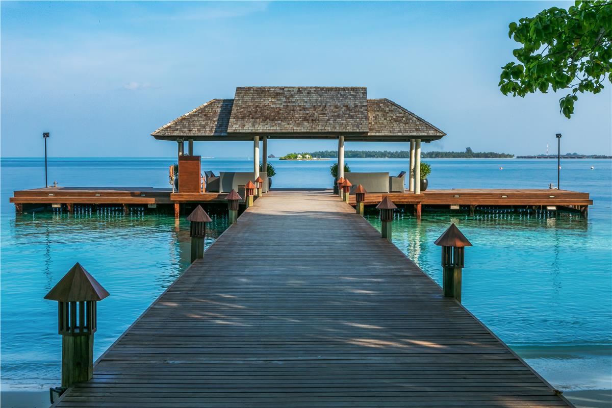 Lily Beach Resort and Spa at Huvahendhoo