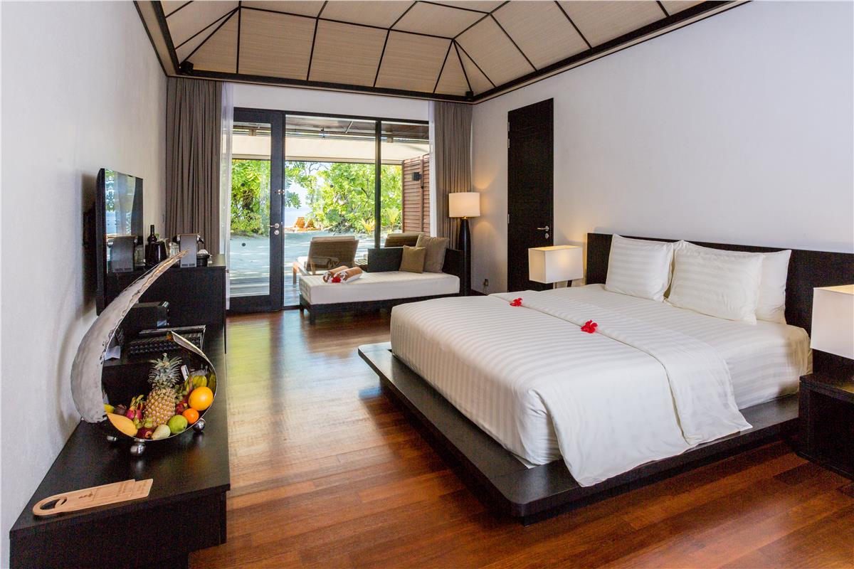 Lily Beach Resort and Spa at Huvahendhoo