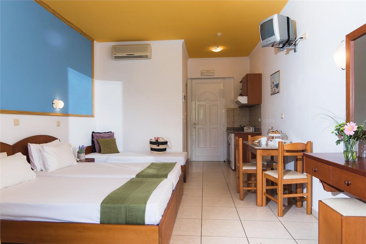 Yiannis Manos Hotel Resort