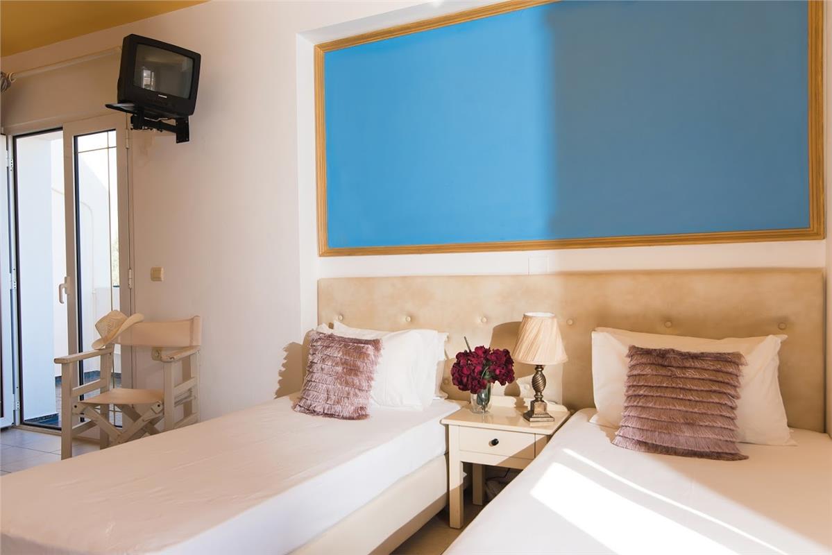 Yiannis Manos Hotel Resort