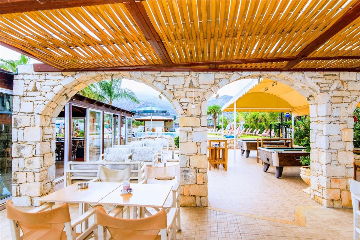 Yiannis Manos Hotel Resort