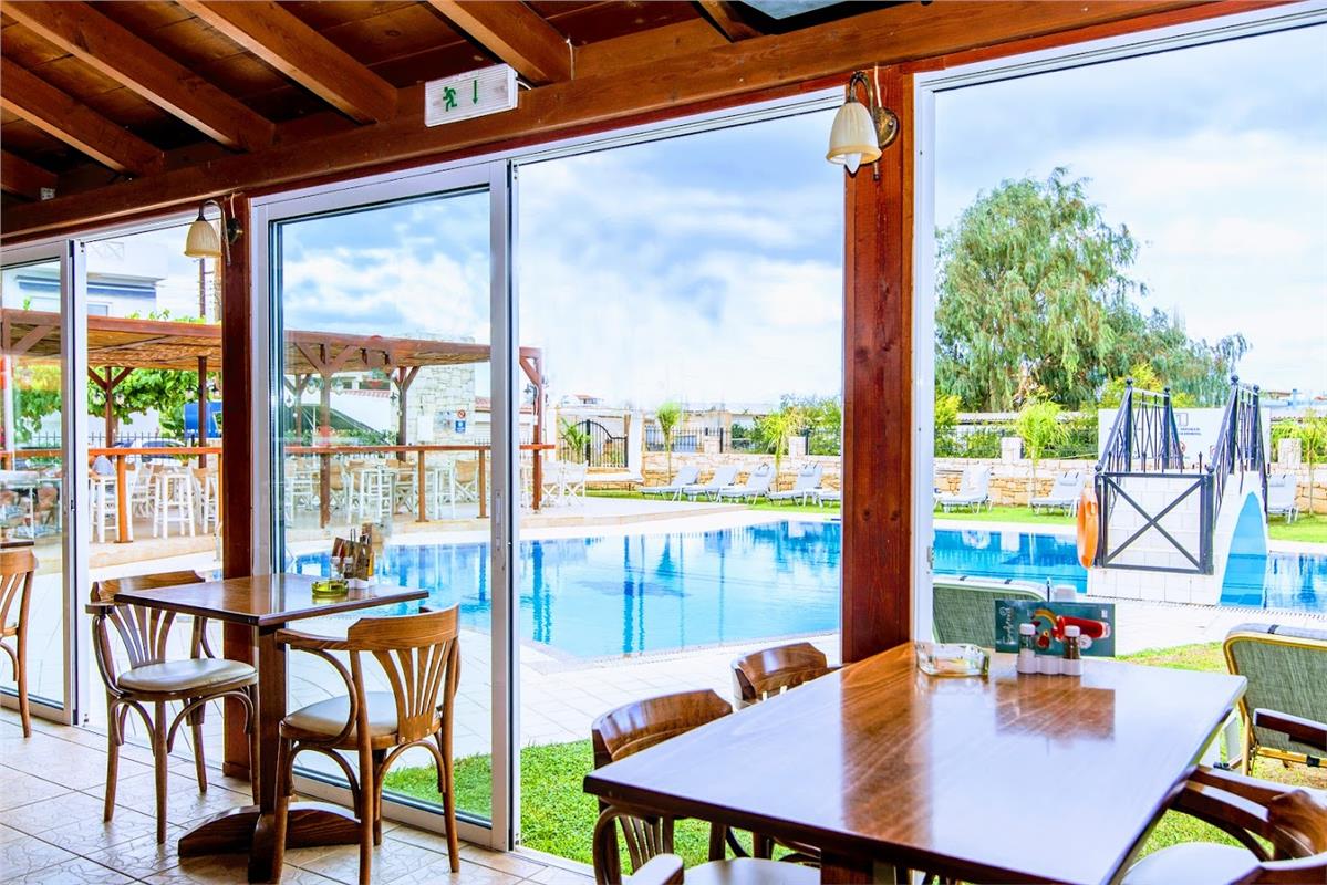 Yiannis Manos Hotel Resort