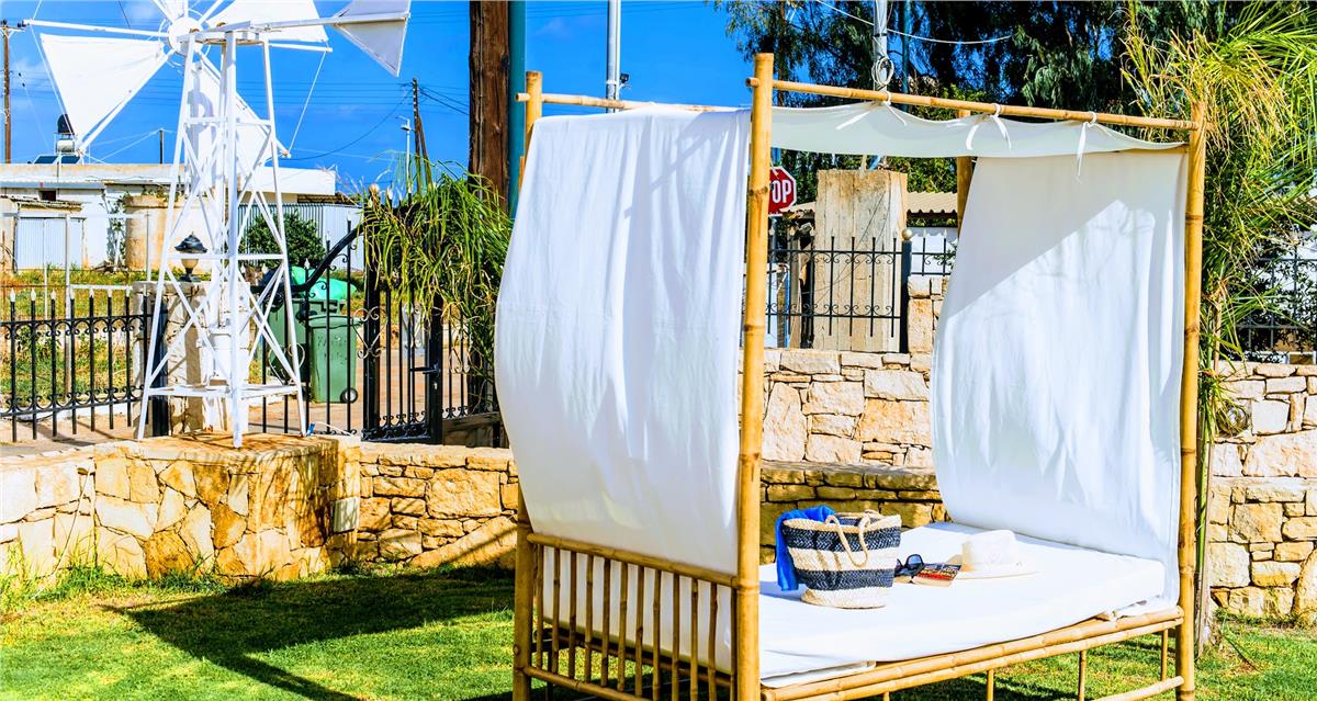 Yiannis Manos Hotel Resort
