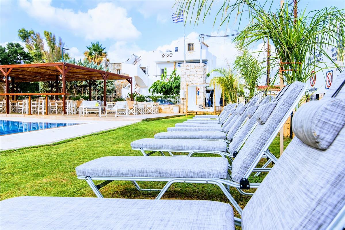 Yiannis Manos Hotel Resort