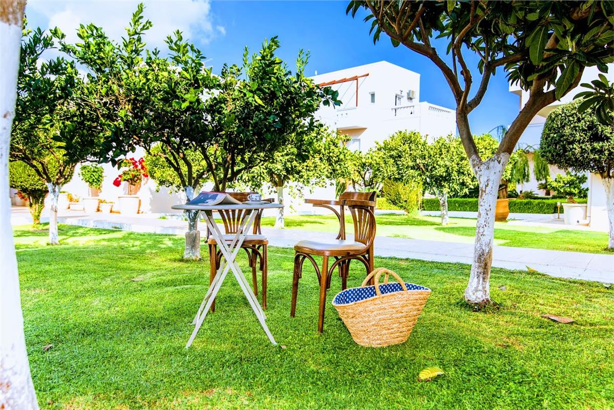 Yiannis Manos Hotel Resort