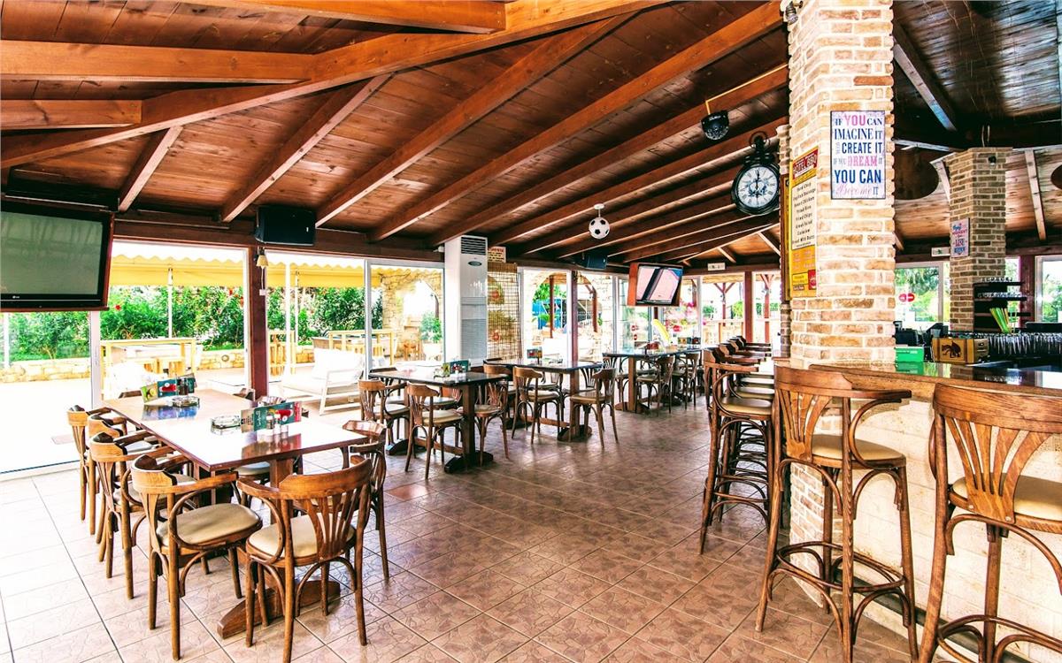 Yiannis Manos Hotel Resort