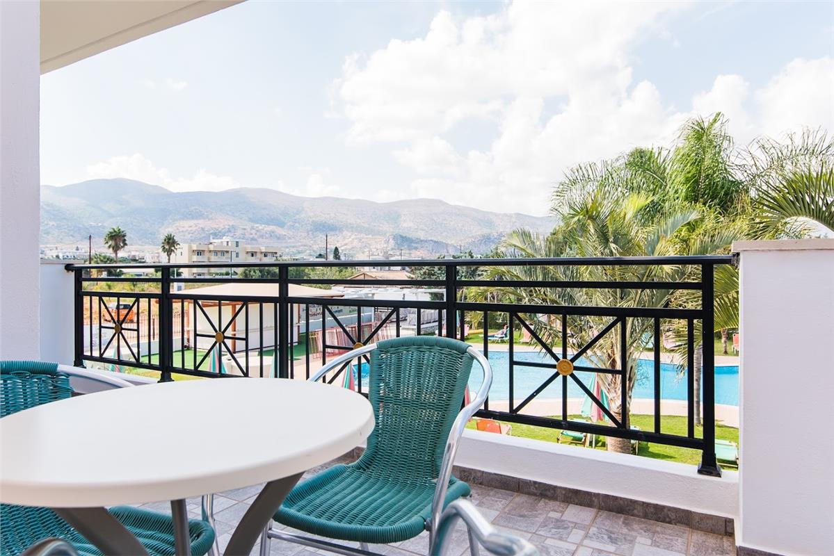 Yiannis Manos Hotel Resort