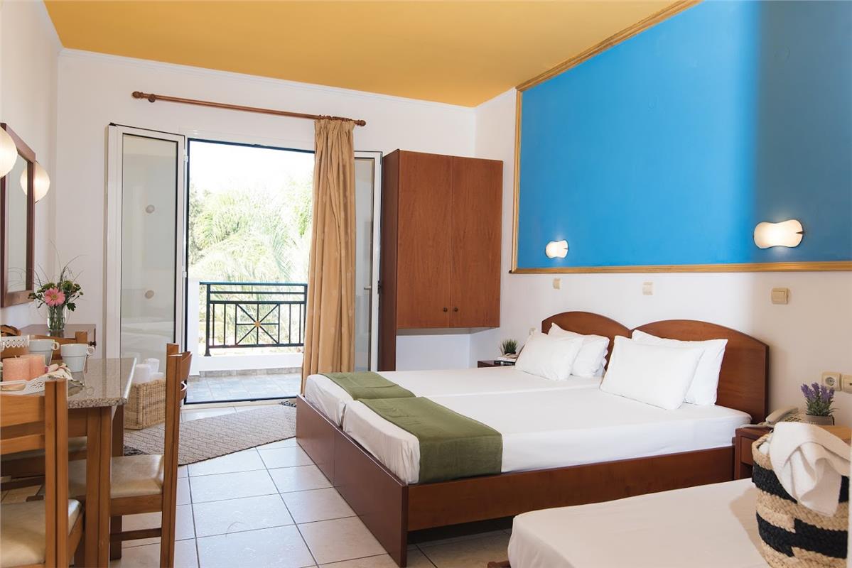 Yiannis Manos Hotel Resort