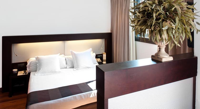 Catalonia Port Hotel