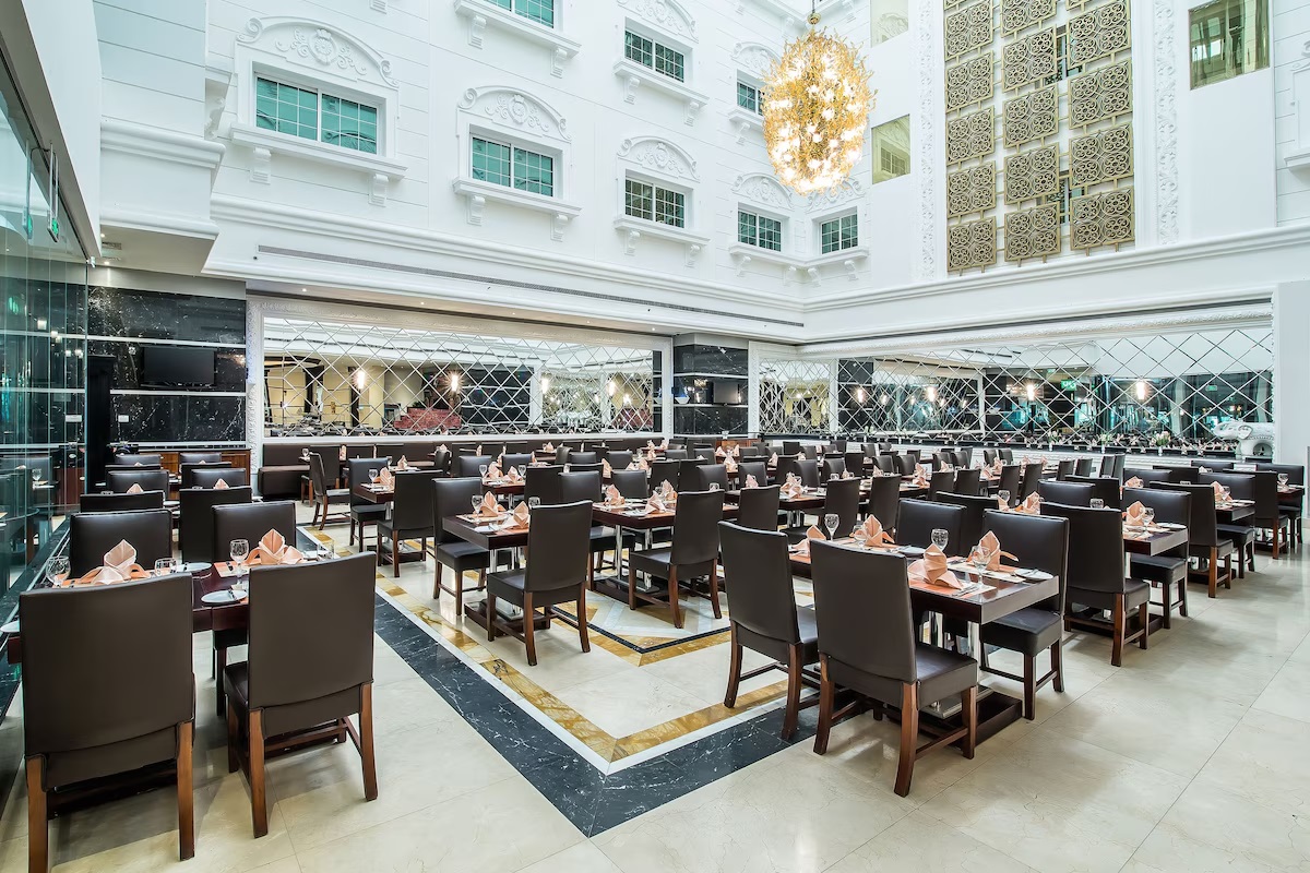 Sunday Hotel Holiday International Dubai