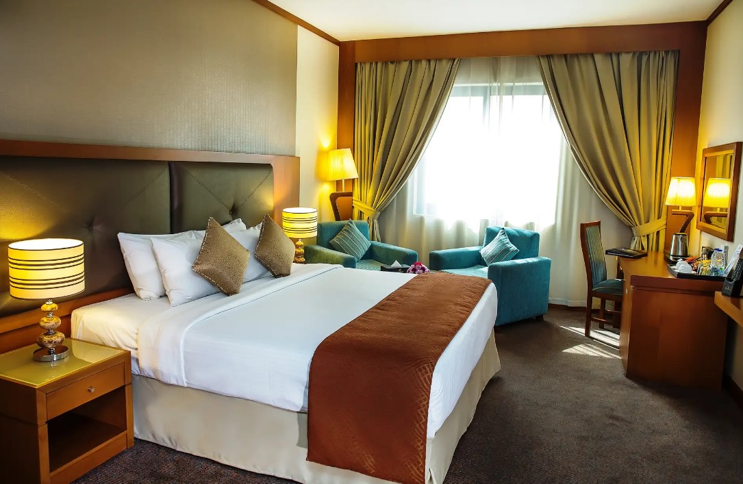 Landmark Summit Hotel