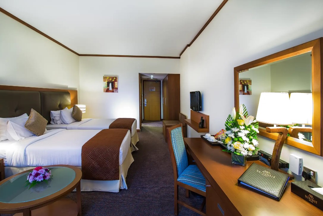 Landmark Summit Hotel