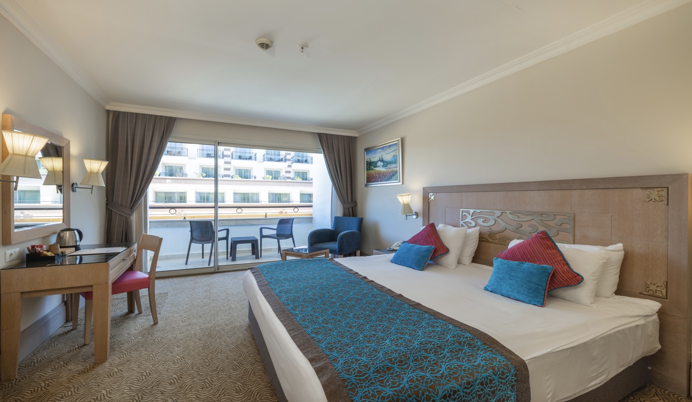 Crystal De Luxe Resort And Spa