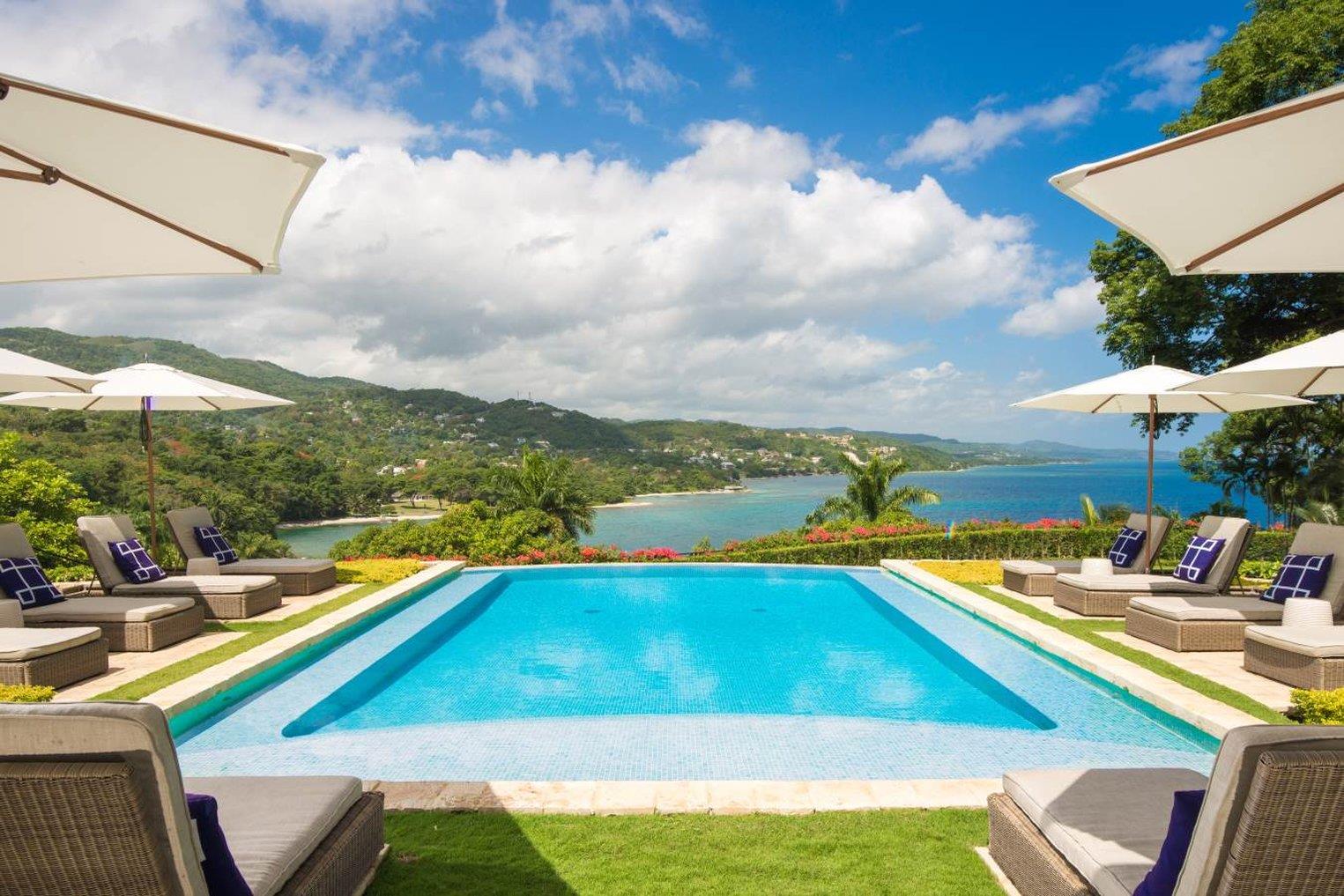 . Round Hill Hotel And Villas