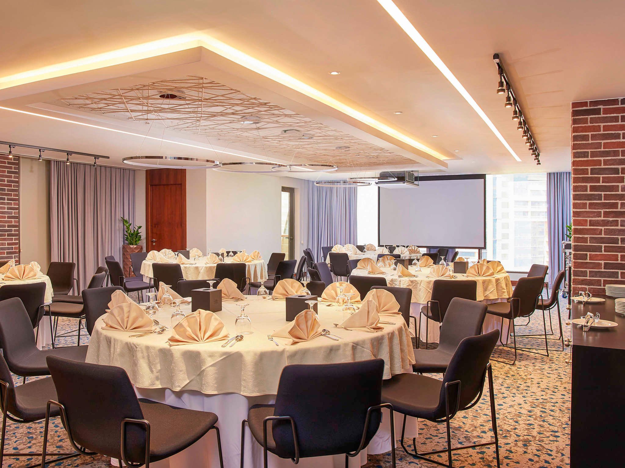 Mercure Dubai Barsha Heights Hotel Suites And Apartments