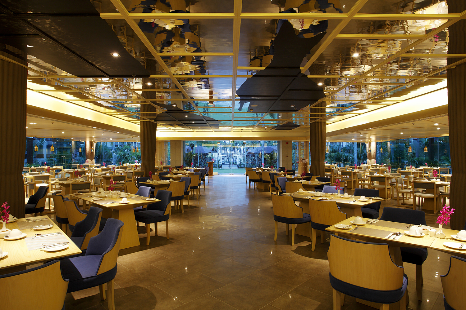 Graceland Khaolak Beach Resort — Khao Lak, Phang Nga