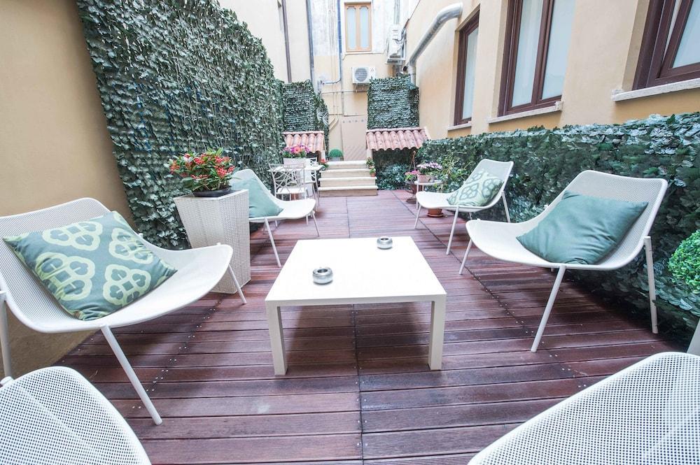 Hotel Caravita