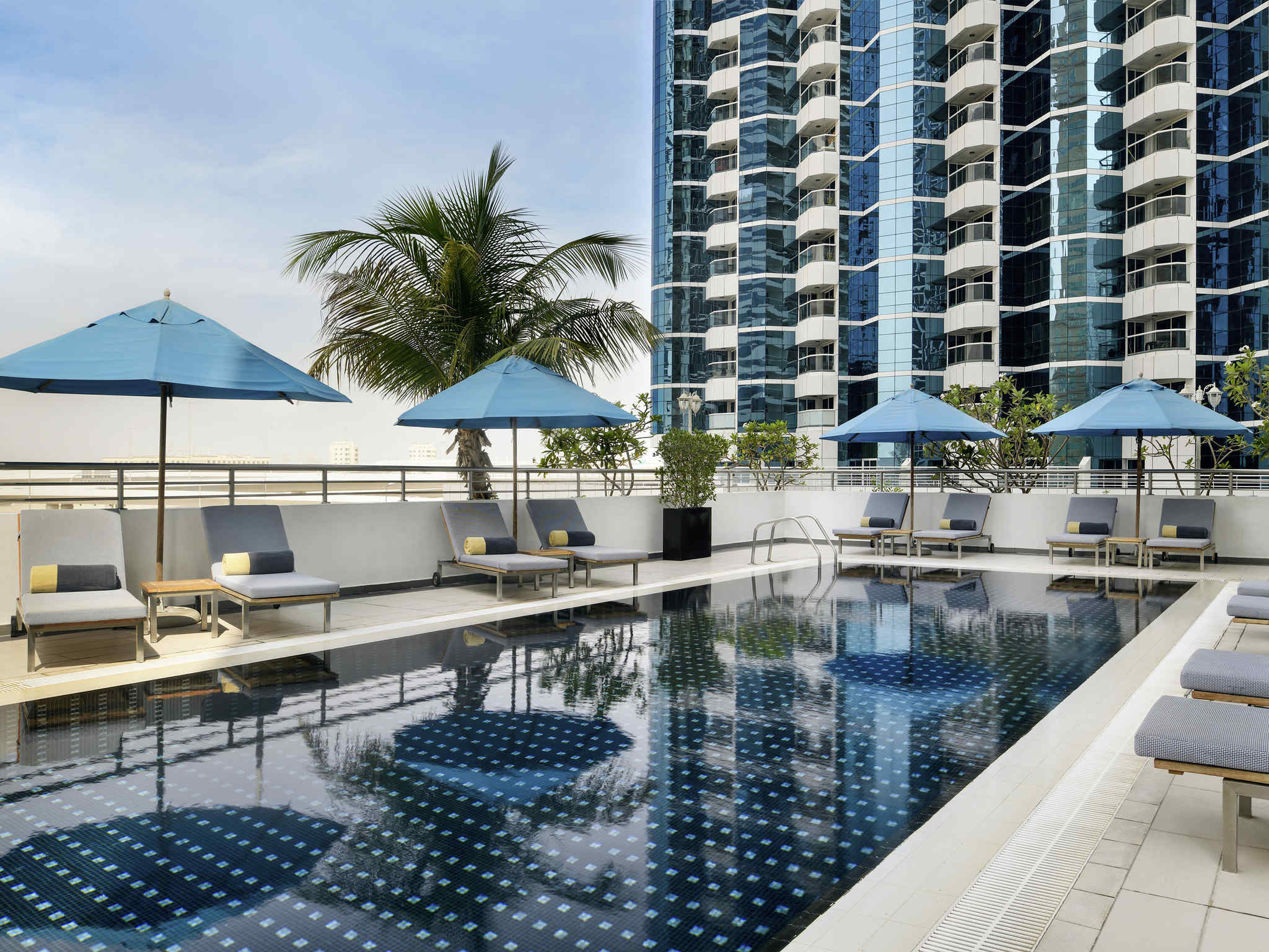 Movenpick Hotel Jumeirah Lakes Towers
