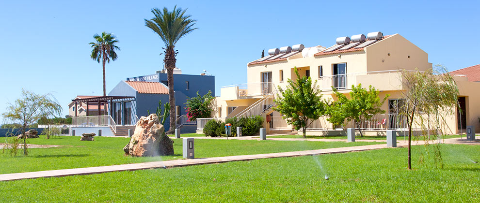 Makronisos Village Club