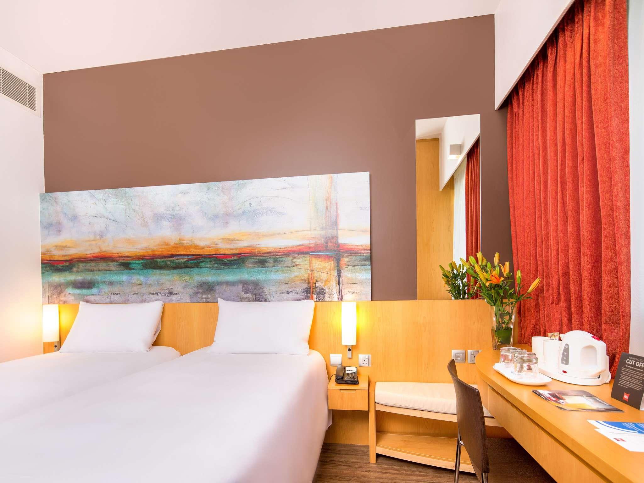 Ibis One Central