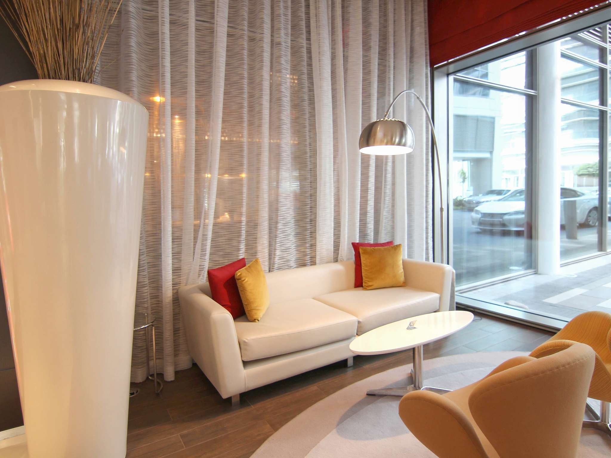 Ibis One Central